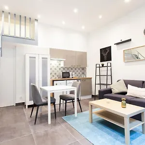 Spacious Studio In Batignolles Paris